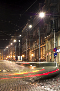 夜晚的城市街道