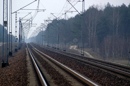 电气化铁路轨道图片