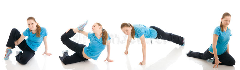四个年轻女子单独做瑜伽练习