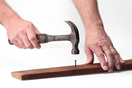 钉子锤子图片