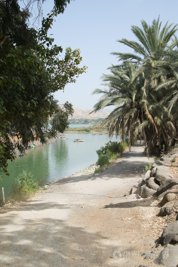 约旦河畔图片