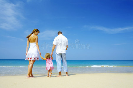 海滩上的家人