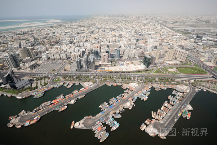 旧迪拜的港口和城市景观