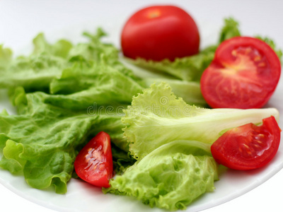 红西红柿，绿色沙拉