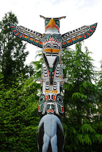 图腾柱涂鸦图片