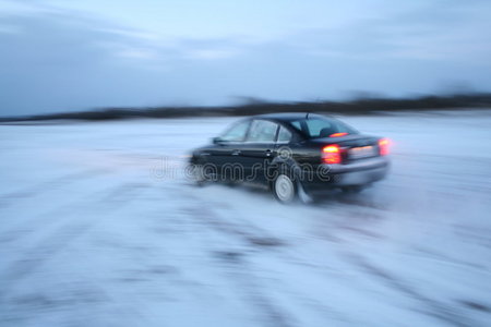 雪地车图片