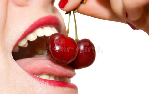女孩吃樱桃特写2照片
