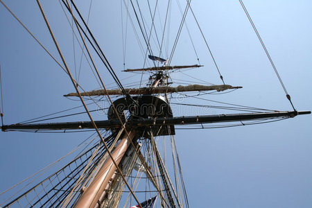 旧船桅杆