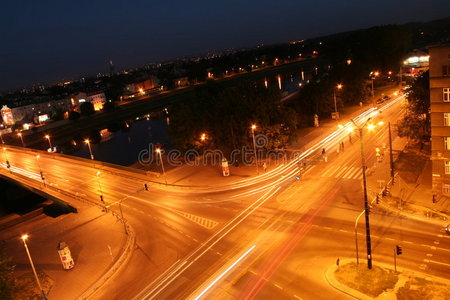 夜幕下的克拉科夫十字路口图片