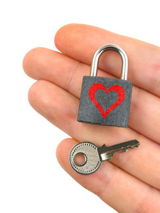 手握钥匙,用心锁照片