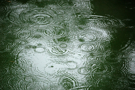 下雨屋檐图片-下雨屋檐素材-下雨屋檐插画-摄图新视界