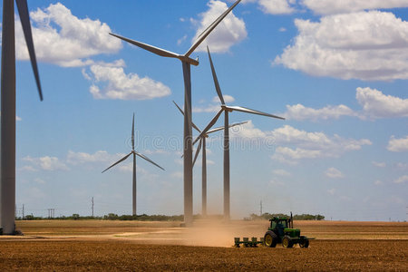 风力涡轮机和拖拉机