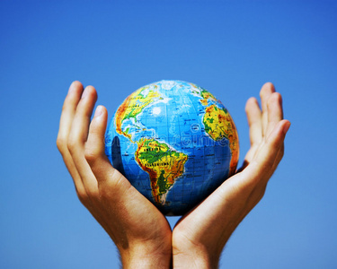 地球仪在手.概念形象照片