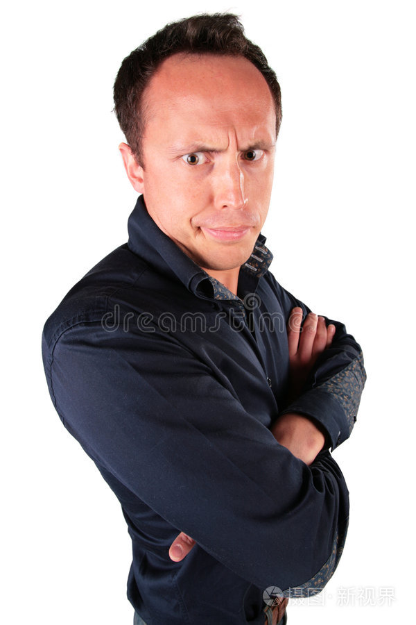 双手交叉的吃惊的人