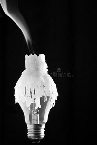 灯泡和蜡烛烟雾图片