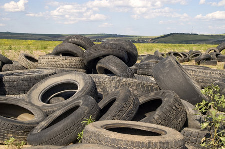 橡胶 浪费 污染 轮胎 垃圾 垃圾填埋 倾倒 回收 堆存
