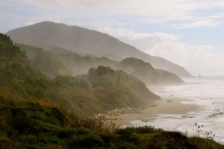 丘陵海岸线图片