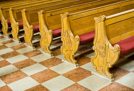 教堂的长凳