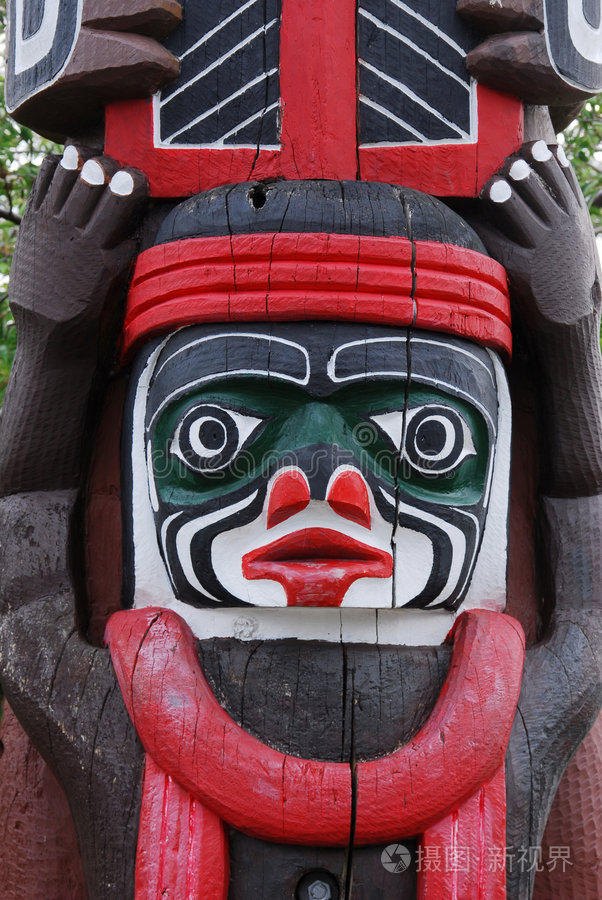 图腾柱上的雕刻面