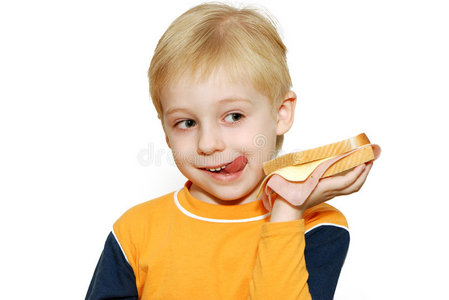 吃健康三明治的小男孩