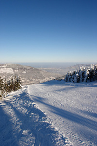 斯克孜涅山滑雪场图片