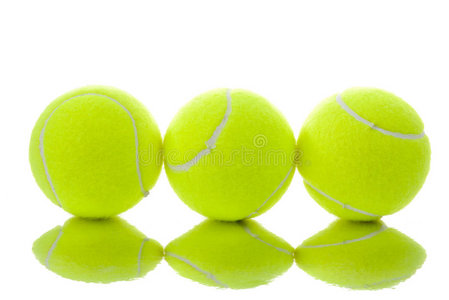 三个黄色网球