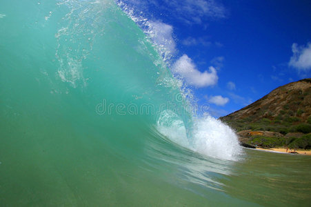 夏威夷沙滩上的油管冲浪波