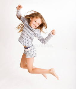 跳跃的女孩图片