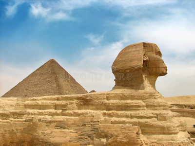 伟大的埃及狮身人面像和金字塔