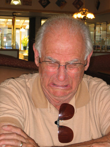 老人哭哭泣的老人.照片