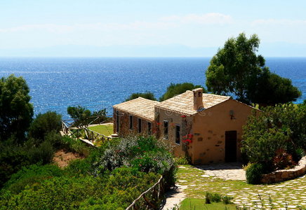 撒丁岛俯瞰大海的家