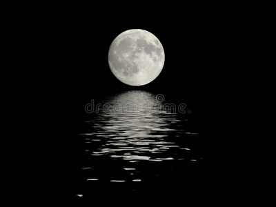水中反射的满月