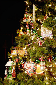 明亮的圣诞树