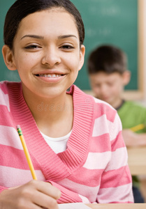 学生在课堂上用笔记本书写