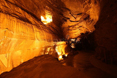 奥格夫达伦西劳洞穴