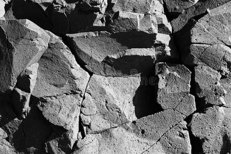 风化玄武岩岩石表面裂缝和阴影