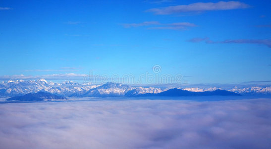 天上的雪山