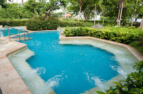 海市蜃楼水塘图片-海市蜃楼水塘素材-海市蜃楼水塘插画-摄图新视界