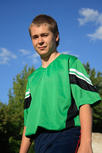 年轻足球运动员