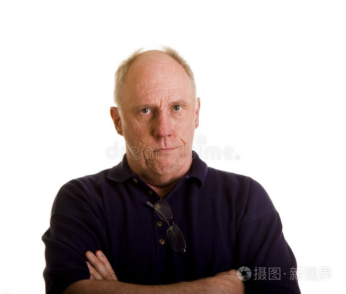 看上去不耐烦的老人
