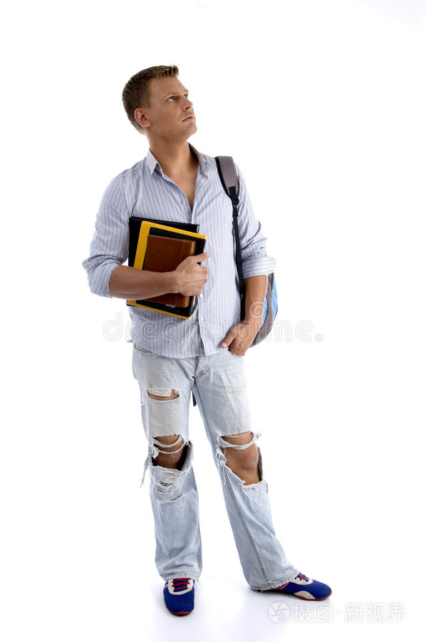 学生抱着书的全身姿势
