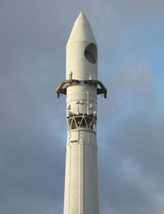 东方三级运载火箭图片