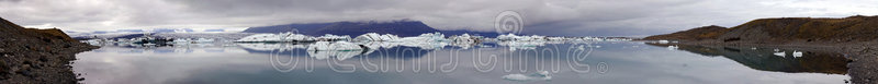 冰川湖全景图