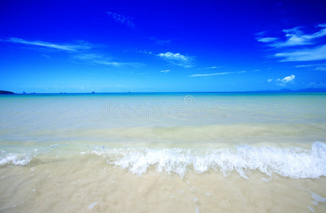 安达玛清澈的蓝色海水海滩