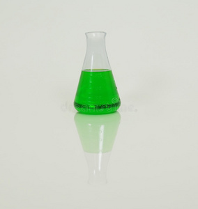 绿色液体烧杯