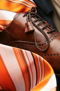 皮靴和领带