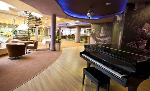 钢琴酒吧餐厅钢琴照片