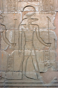 kom ombo鳄鱼神sobek埃及孔姆波神庙:古埃及的水雕施工吊装工程在一个
