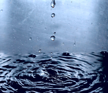 湖水涟漪图片