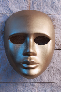 金面具金色嘉年华面具特写防毒面具袋多彩的狂欢节或狂欢节面具紫色